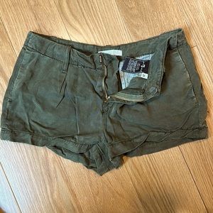 7 For All Mankind front pleated shorts size 25